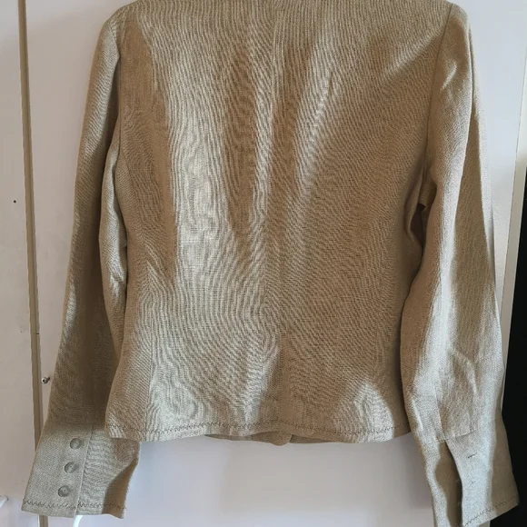 Blazer - Picture 2 of 4